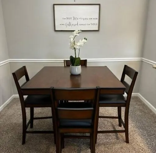 Extravagant 2 Br/2 Ba Apartment