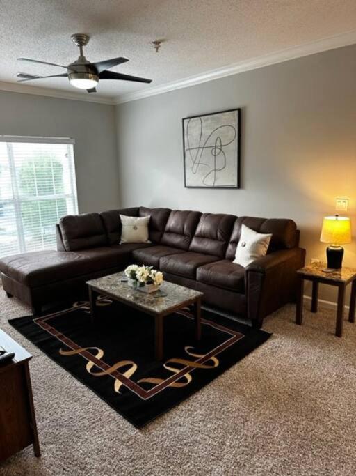 Extravagant 2 Br/2 Ba Appartement *