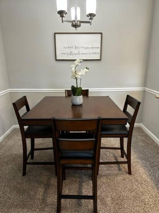 Extravagant 2 Br/2 Ba Apartamento *