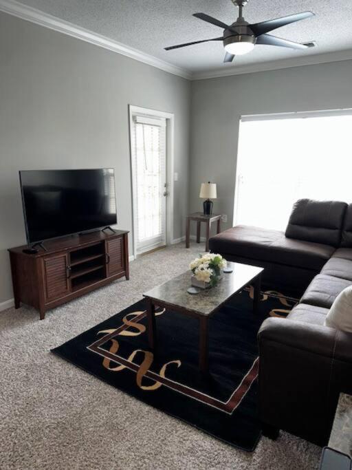 Extravagant 2 Br/2 Ba Apartamento Savannah